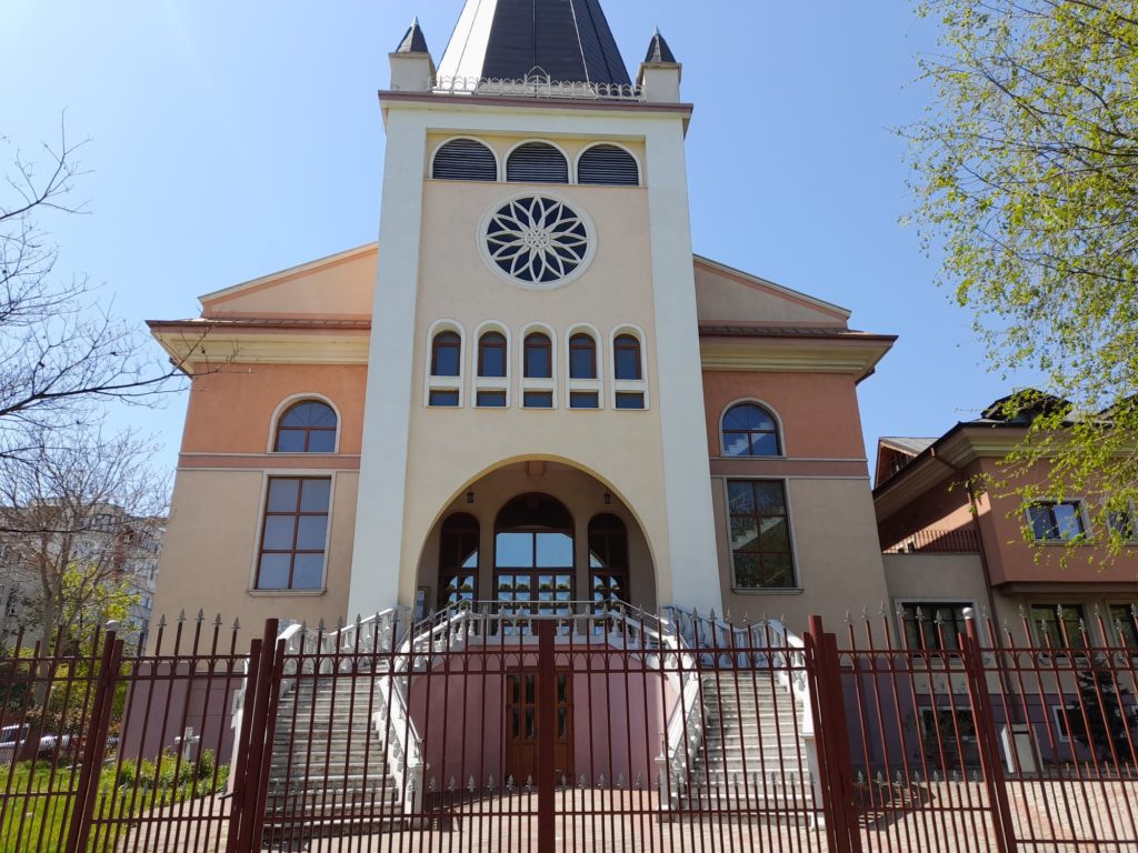 Biserica Romano - Catolica Sf. Pius din Pietrelcina Padre Pio – foto – Liliana Fustanela