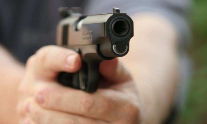 Jaf sub amenințarea pistolului într-un magazin din Constanța