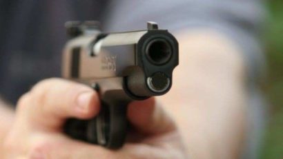 Jaf sub amenințarea pistolului într-un magazin din Constanța