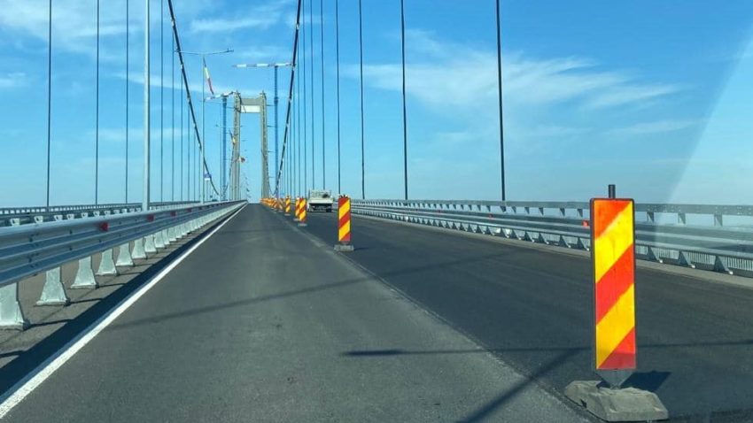 TULCEA: Restricții de circulație pe Podul suspendat peste Dunăre, pentru lucrări de asfaltare