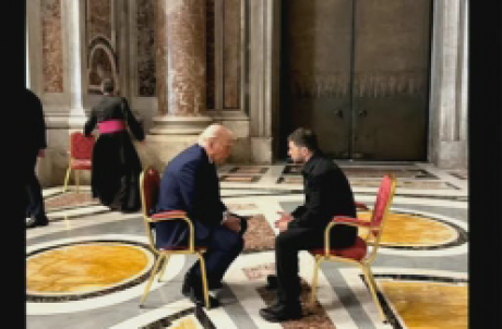 Volodimir Zelenski şi Donald Trump au avut o scurtă întâlnire, în marja funeraliilor Papei Francisc