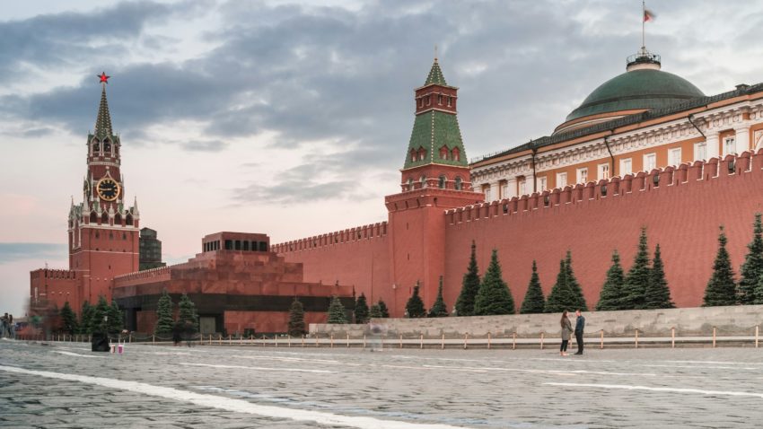 Rusia expulzează trei diplomaţi moldoveni ca răspuns la o măsură similară a Chişinăului