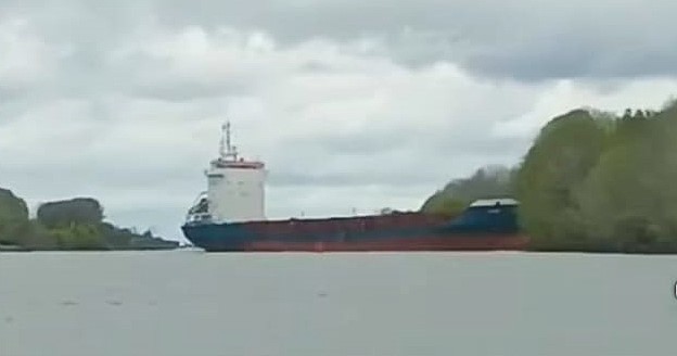 TULCEA: Navă eșuată pe Canalul Sulina