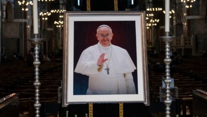 Funeralii Papa Francisc – Guvernul discută joi un proiect privind declararea în 26 aprilie a unei zile de doliu naţional