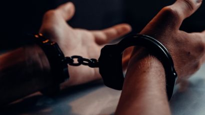 CONSTANȚA: Un bărbat de 43 de ani, arestat preventiv pentru corupere sexuală, racolarea minorilor în scopuri sexuale și pornografie infantilă