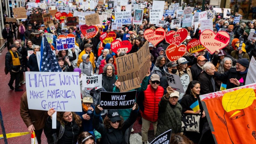 „Hands Off!”: Proteste anti-Trump, în SUA și Europa