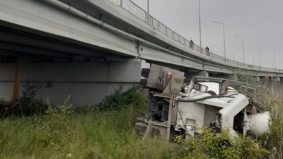 O betonieră a căzut de pe podul de la Agigea
