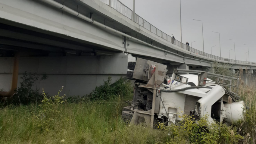 O betonieră a căzut de pe podul de la Agigea