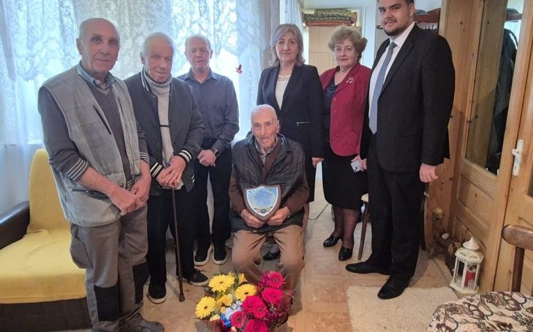 Județul TULCEA: Plachetă omagială acordată singurului veteran de război în viață