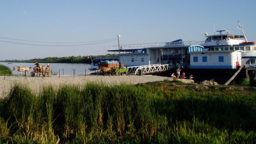 TULCEA: Satul Sfântu Gheorghe sărbătorește, pe rit vechi, hramul bisericii din localitate