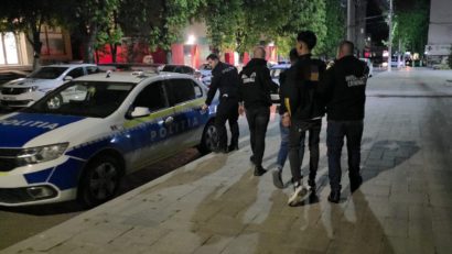 MEDGIDIA: Trei tineri au fost reținuți de polițiști, fiind bănuiți de furt calificat, tâlhărie calificată și complicitate la furt calificat