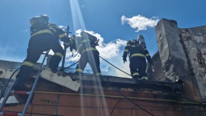 CONSTANȚA: O casă a fost cuprinsă de foc