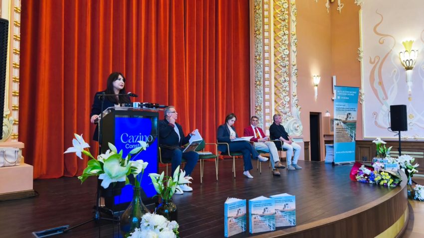 AUDIO | Delia Roxana Cornea, directorul MINAC, și-a lansat volumul „Vilegiatura la malul mării și patrimoniul său arhitectural – Istoria Băilor de Mare și a Cazinourilor din Constanța și Mamaia”