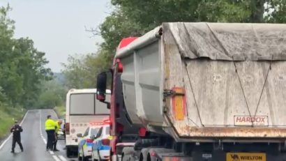 UPDATE | TULCEA: Accident rutier între un autocar și un TIR. La ora 17.00, Planul Roșu de Intervenție a fost dezactivat