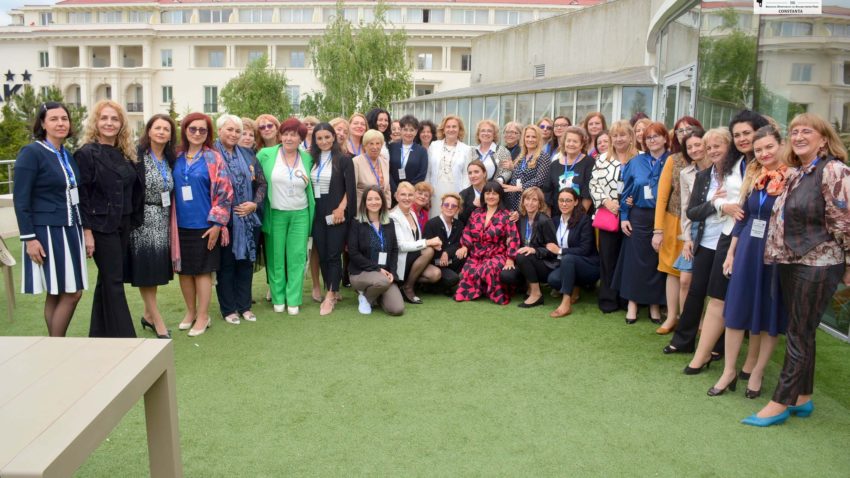 Opt Asociații ale Femeilor de Afaceri din România reunite într-o coaliție- C.A.F.A.- s-au întâlnit la Constanța, în conferința anuală organizată de această dată de Asociația Oportunități de Afaceri pentru Femei Constanța – ASOAF