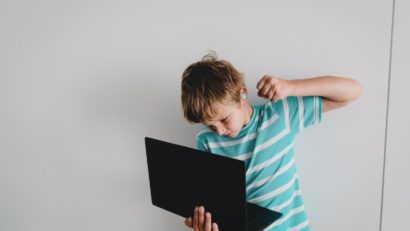 AUDIO | Pericolele mediului virtual asupra dezvoltării copiilor și adolescenților