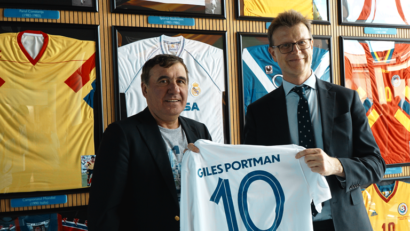 Ambasadorul Marii Britanii la București a vizitat Academia Hagi și Clubul Farul
