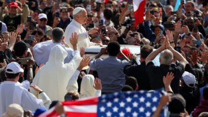 Ceremonia de întronizare a Papei Leon al XIV-lea, în piaţa San Pietro din Vatican