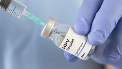 Acces gratuit la vaccinarea anti-HPV pentru tineri, inclusiv băieți, cu vârste între 11 și 26 de ani