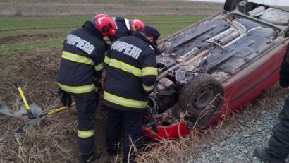 Județul CONSTANȚA: Accident rutier la Nuntași. Mașină răsturnată, cu o persoană încarcerată