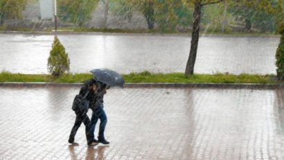 Informare ANM: Se întorc ploile iar vântul se va intensifica