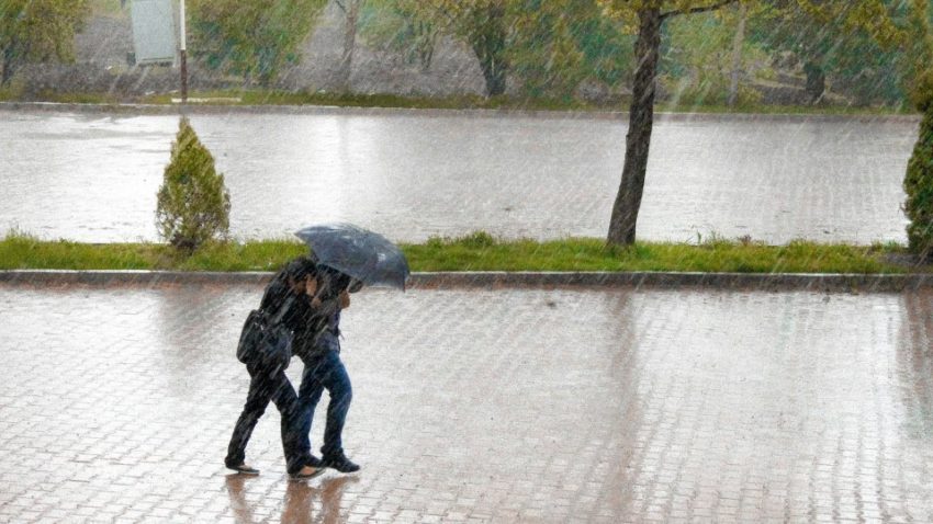Averse și temperaturi în scădere, în Dobrogea și pe litoral