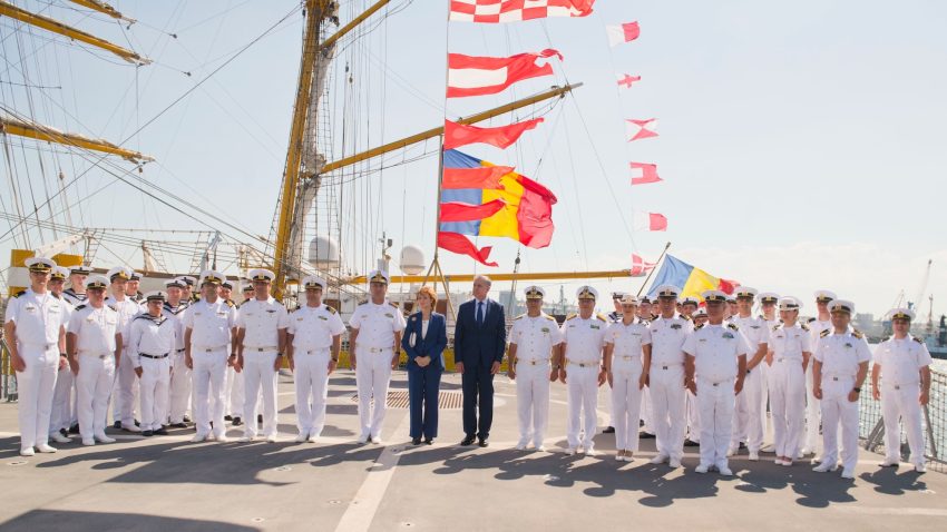 CONSTANȚA: Majestatea Sa Margareta și Principele Radu au vizitat fregata „Regina Maria” și Academia „Mircea cel Bătrân”