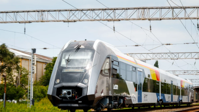 Primul tren fabricat INTEGRAL în România ajunge joi în Bucureşti