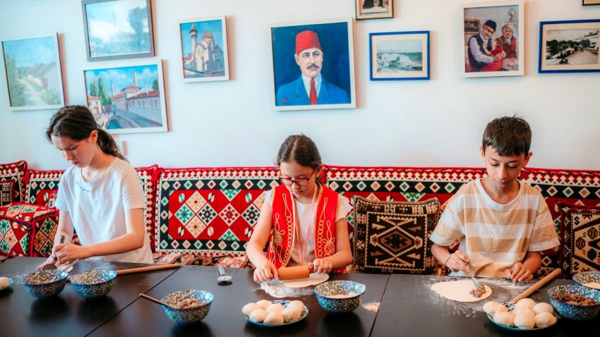 Multiculturalitate și gastronomie tradițională în Dobrogea: Promovarea patrimoniului culinar tătar prin intermediul atelierului gastronomic