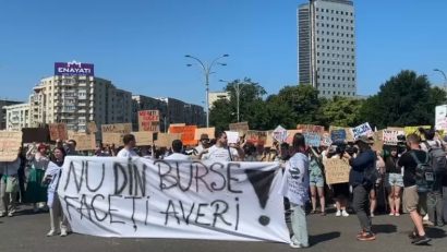 Liceenii constănțeni, membri ai Uniunii Elevilor Reprezentanți, au participat la protestele studenților organizate în fața Guvernului