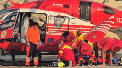 COSTINEȘTI: O femeie a fost scoasă din mare. Intervine elicopterul SMURD