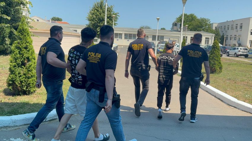 CONSTANȚA: Vârstnică tâlhărită în miezul zilei, pe bulevardul Tomis. Suspecții, identificați de o polițistă aflată în timpul liber