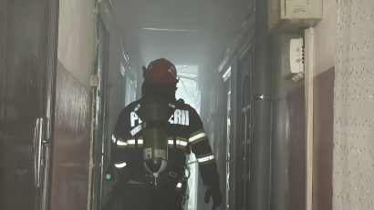 TULCEA: Mai multe persoane au fost evacuate dintr-un bloc de locuințe, după ce una dintre garsoniere a luat foc