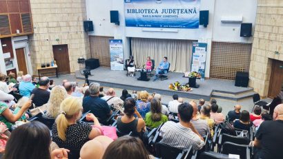 AUDIO | Poeta Amelia Stănescu și-a lansat, în această săptămână, cartea “Singurătăți de împrumut”