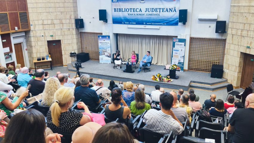 AUDIO | Poeta Amelia Stănescu și-a lansat, în această săptămână, cartea “Singurătăți de împrumut”