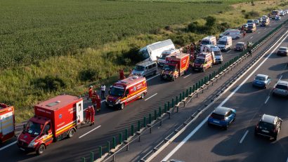 Carambol pe Autostrada A2. Mai multe persoane sunt rănite, iar în coliziune au fost implicate patru autovehicule