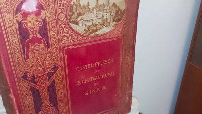 AUDIO | Album vechi de peste 100 de ani despre frumusețea Castelului Peleș din Sinaia, la „Piesa de patrimoniu”
