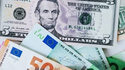 Leul s-a depreciat, miercuri, în raport cu principalele valute