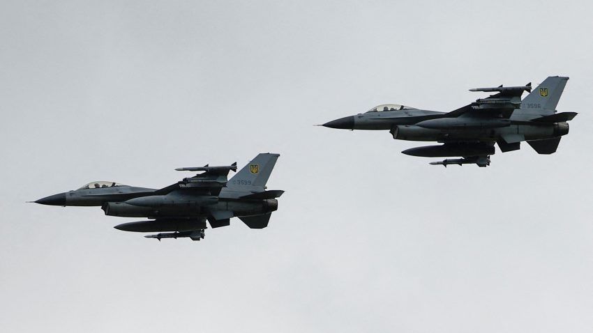 Atac masiv cu rachete şi drone asupra Ucrainei. Un pilot ucrainean a fost ucis după ce avionul său F-16 a fost doborât