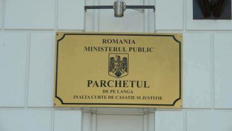 CONSTANȚA: Afacerist reţinut de procurori sub acuzaţia că firma sa a îngropat ilegal deşeuri în judeţ