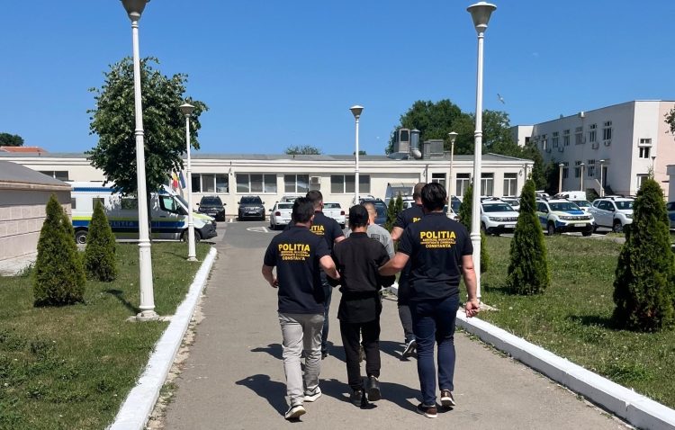 CONSTANȚA: Doi tineri au bătut un vârstnic și i-au furat portofelul