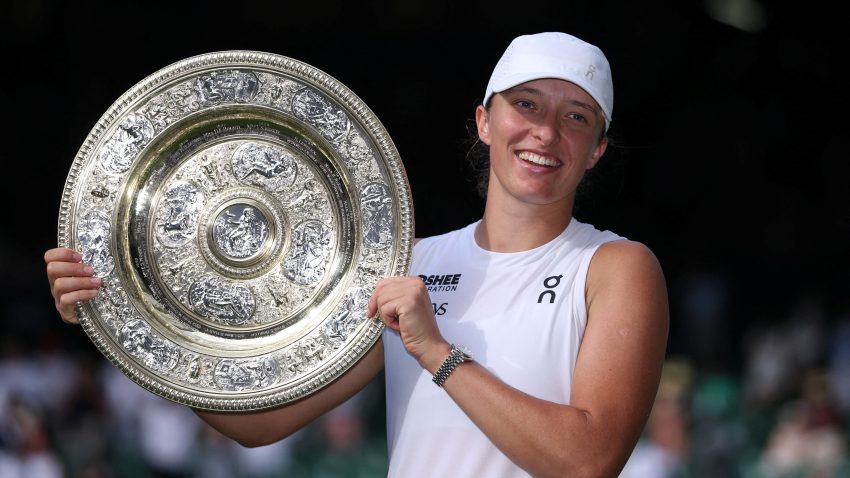 Poloneza Iga Swiatek a cucerit în premieră trofeul de la Wimbledon. Duel Alcaraz – Sinner în finala masculină