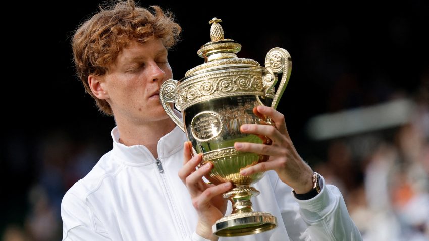 Jannik Sinner a câştigat primul său trofeu la Wimbledon