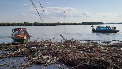 AUDIO | Intervenții pe apă. Cum curăță ARBDD canalele Deltei