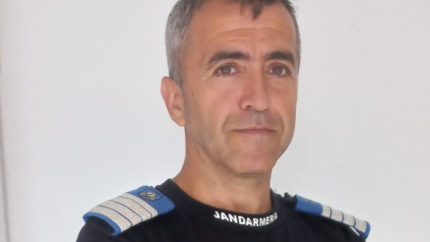 Plt. adj. șef Sorin Andrici se pregătește să iasă la pensie, nu înainte de a alerga pentru viața unei femei cu un diagnostic nemilos
