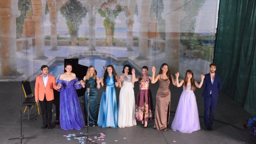 La Balcic, în perioada 19-26 iulie, are loc Festivalul „Zilele muzicii clasice” și în câteva seri participă artiști români