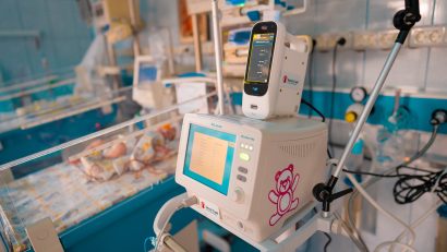 Organizația Salvați Copiii: Modificarea Codului Fiscal pune în pericol dotarea maternităţilor, secţiilor de terapie intensivă neonatală şi pediatrie
