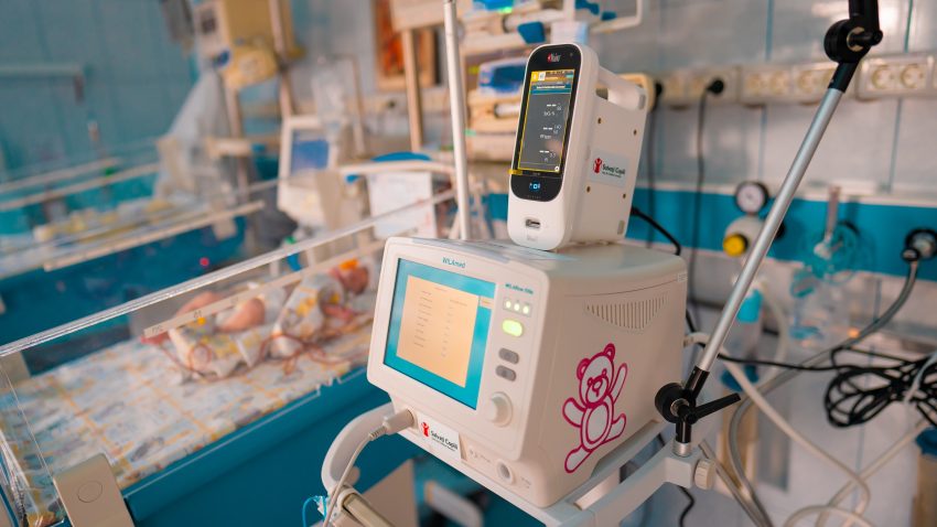 Organizația Salvați Copiii: Modificarea Codului Fiscal pune în pericol dotarea maternităţilor, secţiilor de terapie intensivă neonatală şi pediatrie
