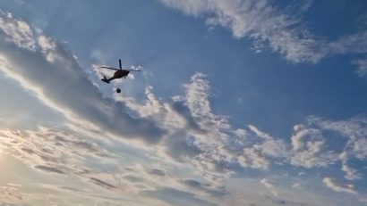 TULCEA: Elicopterul Black Hawk, solicitat pentru sprijin aerian în stingerea incendiului de vegetație din apropierea localității Greci, și-a încheiat misiunea
