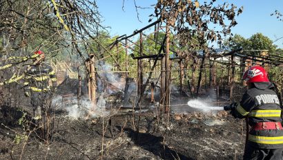 TULCEA: Doi bărbați s-au intoxicat cu fum, unul fiind transportat la spital, în urma unui incendiu în Beștepe
